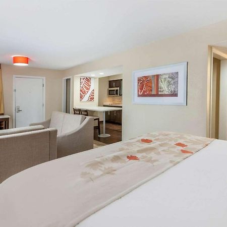 Hawthorn Suites By Wyndham Detroit Southfield Bagian luar foto