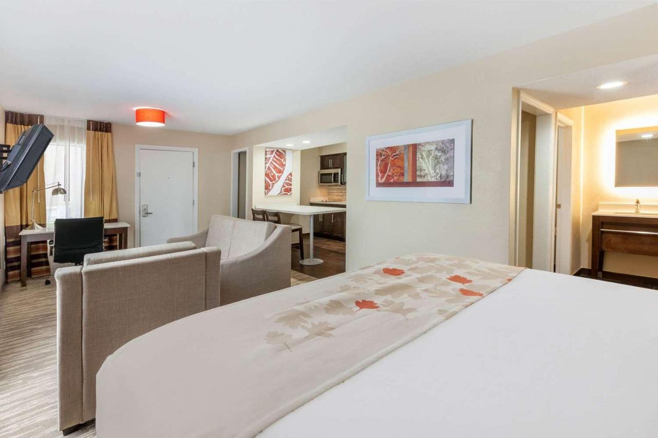 Hawthorn Suites By Wyndham Detroit Southfield Bagian luar foto