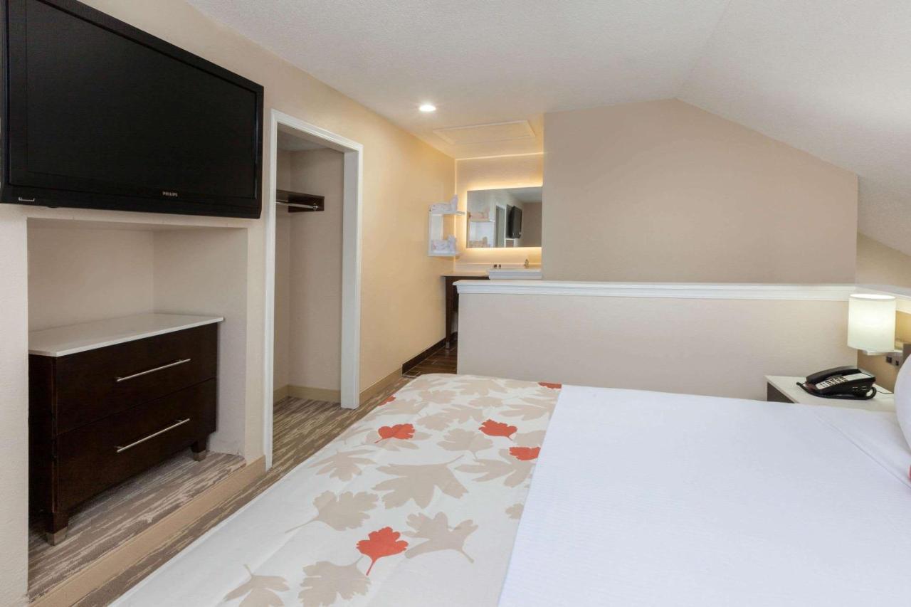 Hawthorn Suites By Wyndham Detroit Southfield Bagian luar foto