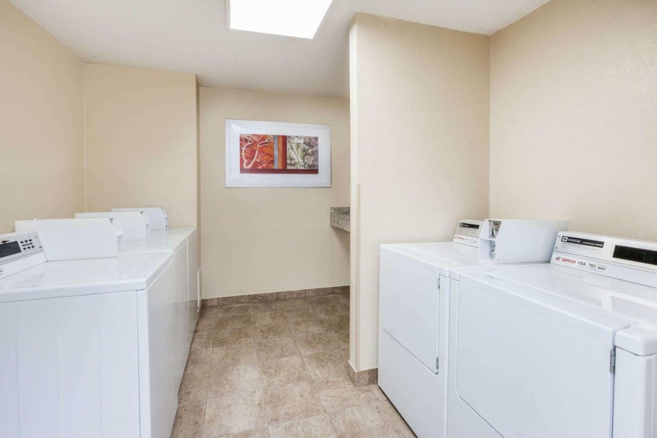 Hawthorn Suites By Wyndham Detroit Southfield Bagian luar foto