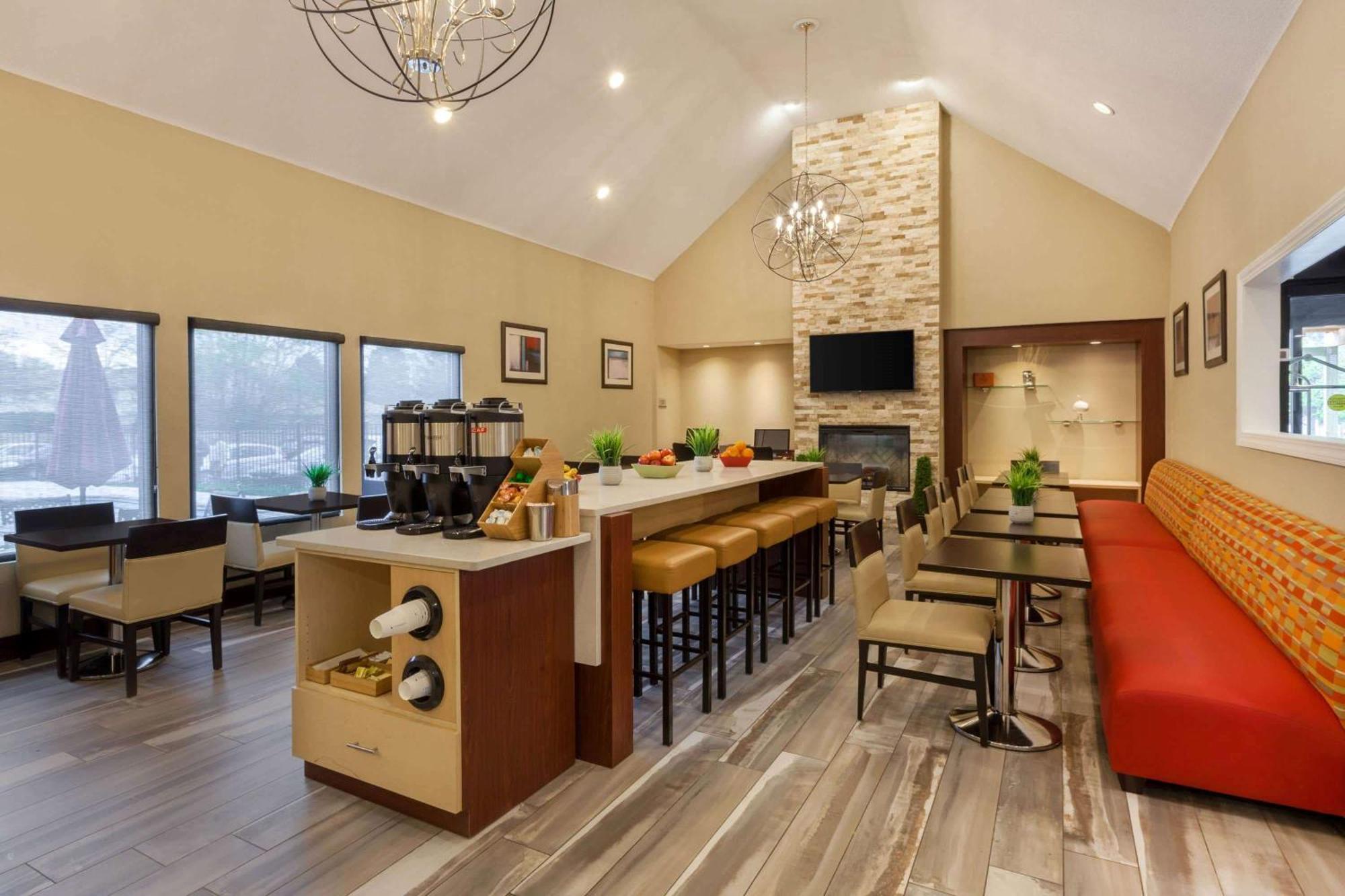 Hawthorn Suites By Wyndham Detroit Southfield Bagian luar foto