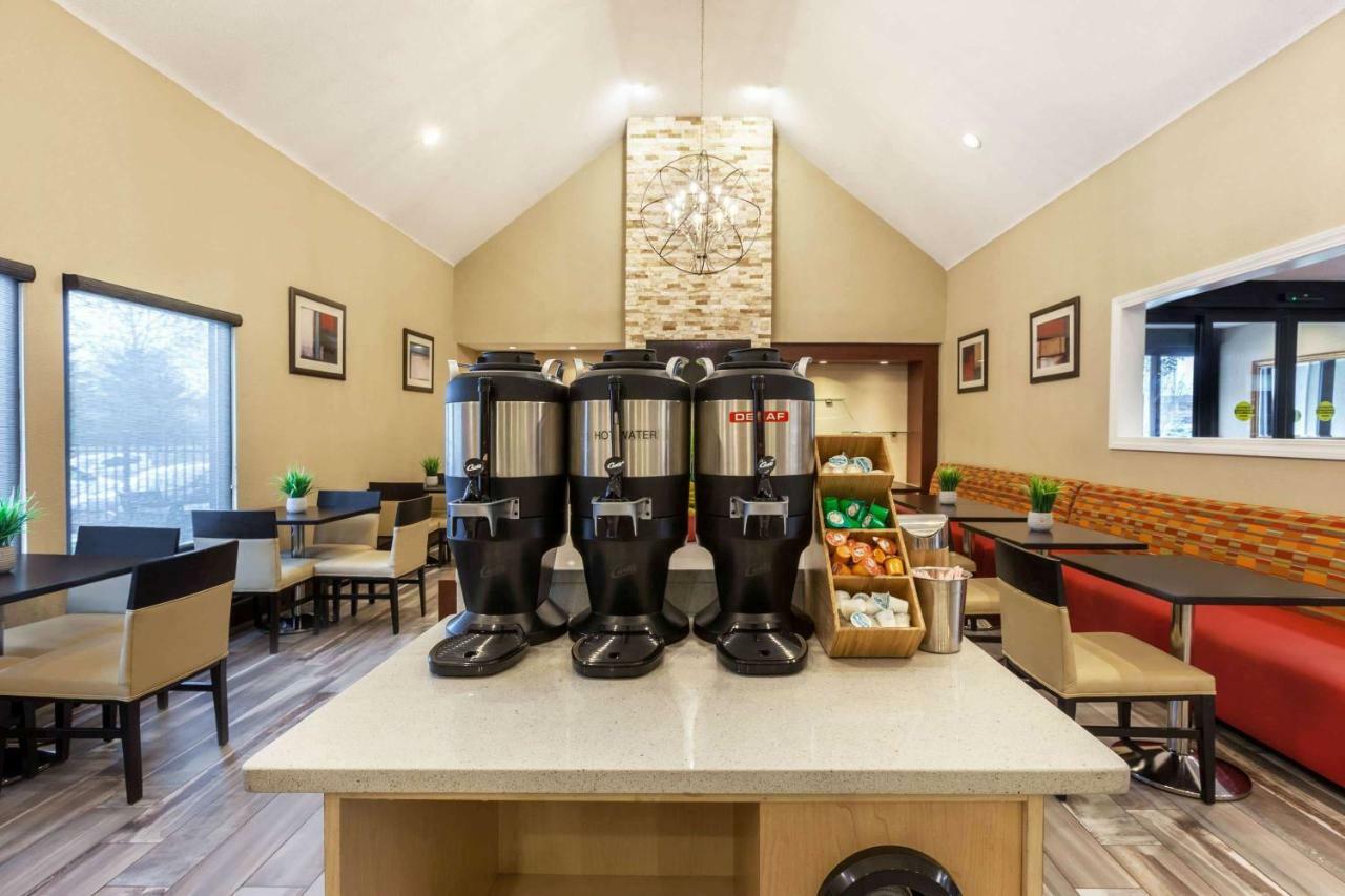 Hawthorn Suites By Wyndham Detroit Southfield Bagian luar foto