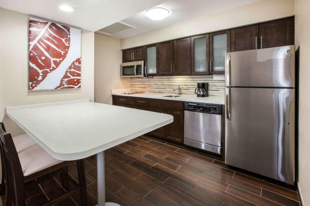 Hawthorn Suites By Wyndham Detroit Southfield Bagian luar foto