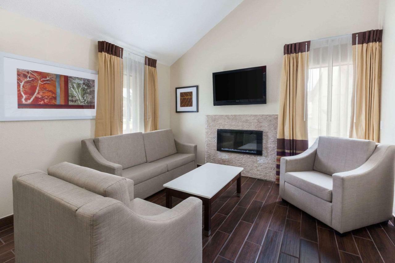 Hawthorn Suites By Wyndham Detroit Southfield Bagian luar foto