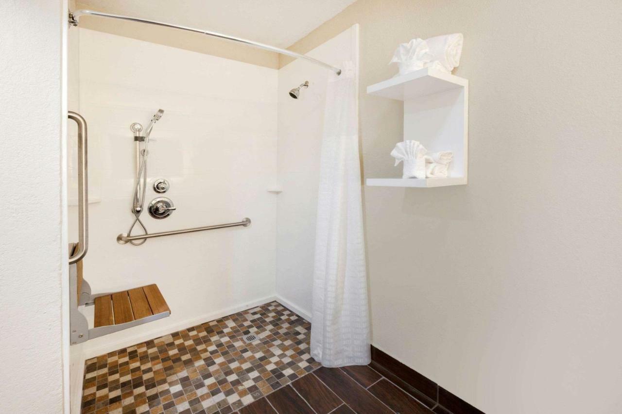 Hawthorn Suites By Wyndham Detroit Southfield Bagian luar foto