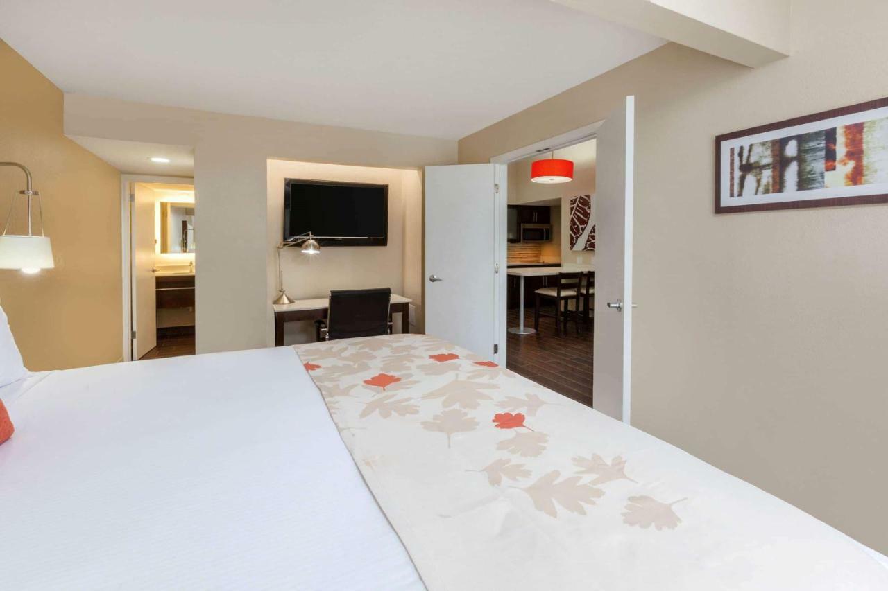 Hawthorn Suites By Wyndham Detroit Southfield Bagian luar foto