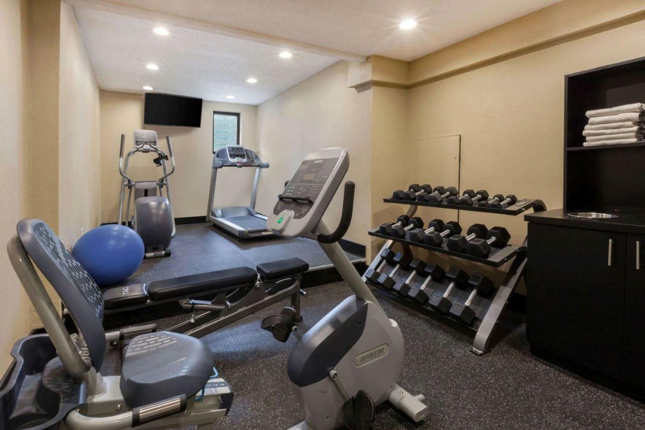 Hawthorn Suites By Wyndham Detroit Southfield Bagian luar foto